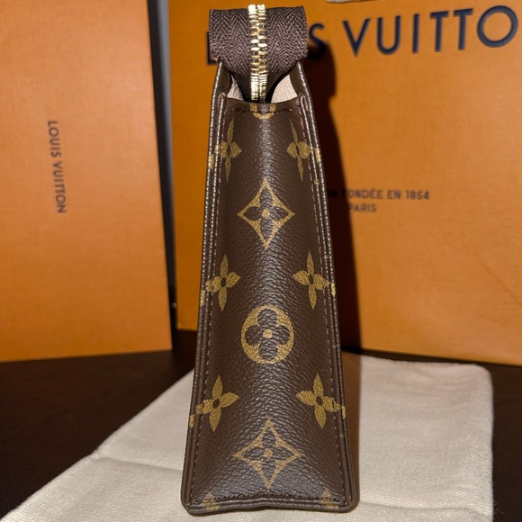 Louis Vuitton Poche Toilette - Picture 6 of 8